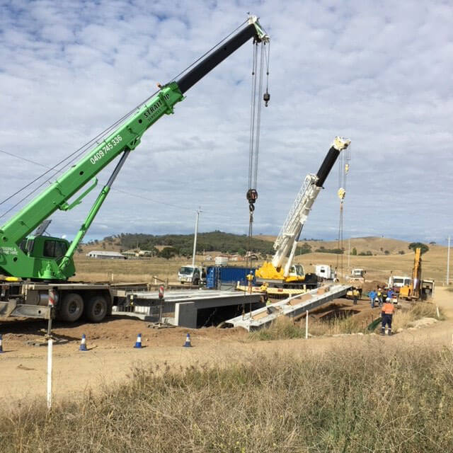 Dual Crane lift for Bridge construction with Murray Constructions at Crudine for Mid-Western Regional Council