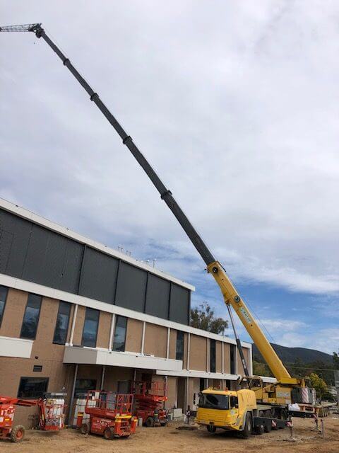 Crane helping build the new Mudgee Hospital Build